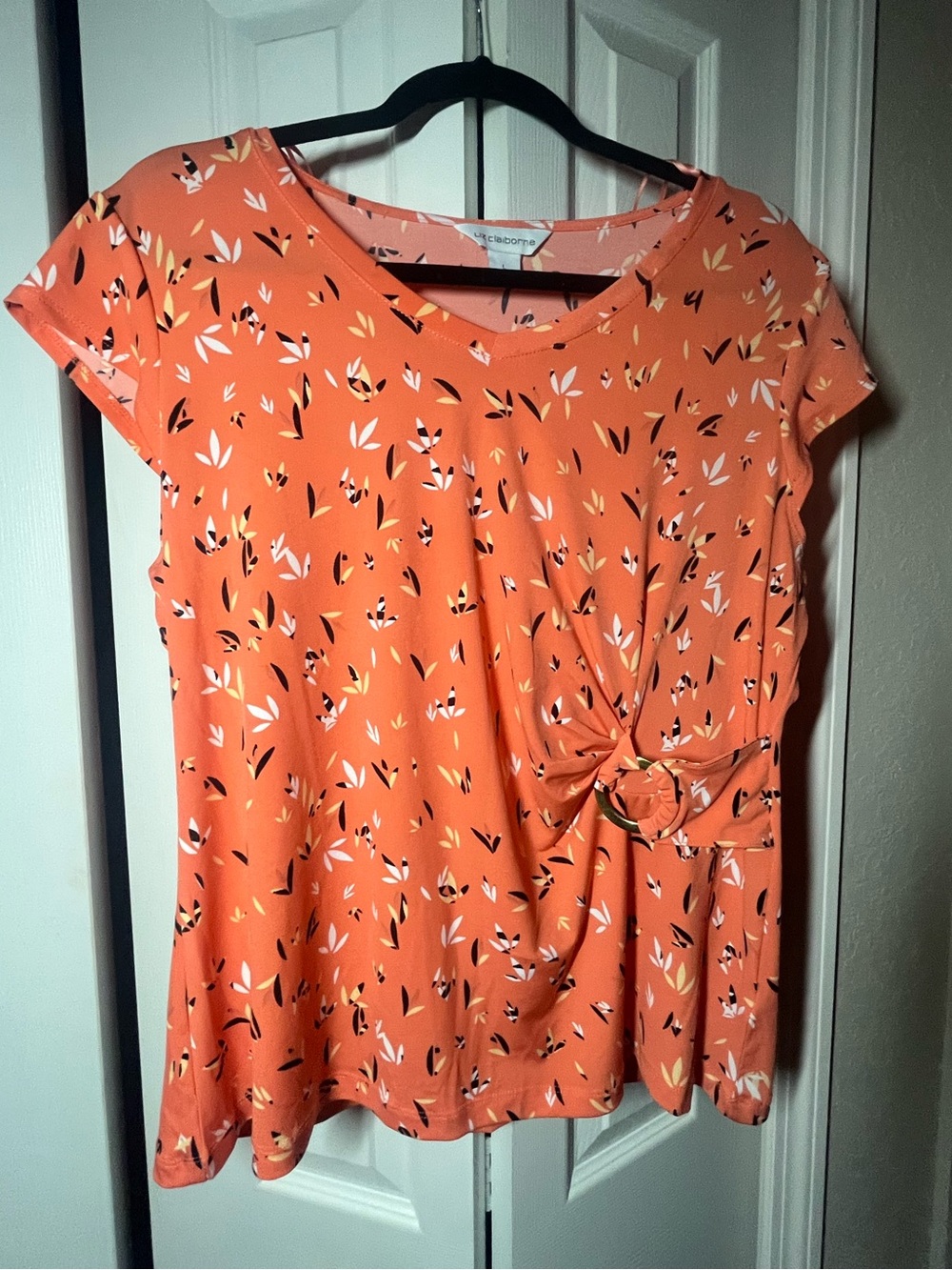 Liz Clairborne women’s orange patterned blouse with gold circle accent size Lg
